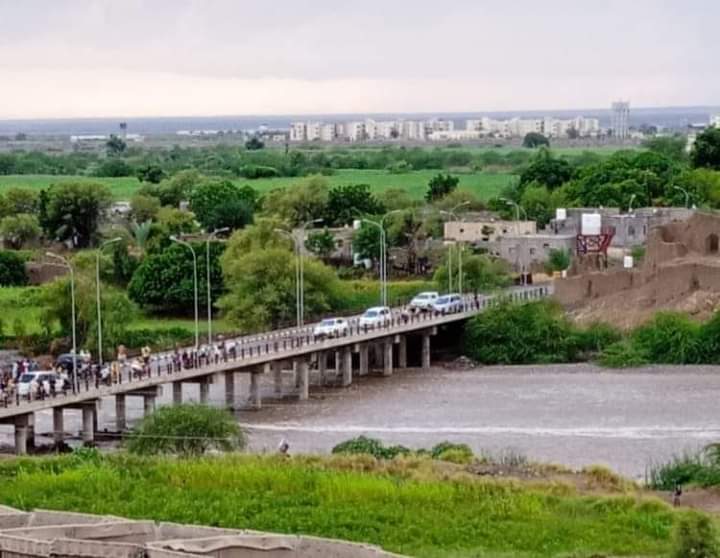 جسر العرائس بلحج... من منقذ في الماضي إلى مهدد في الحاضر