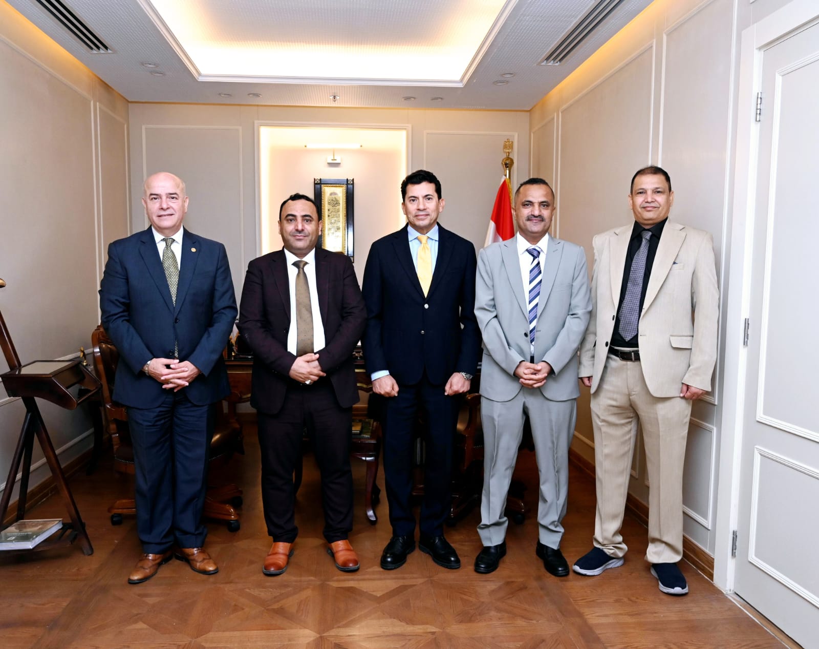 وفد اليمن في الجمعيات الكشفية يلتقي وزير الشباب والرياضة المصري