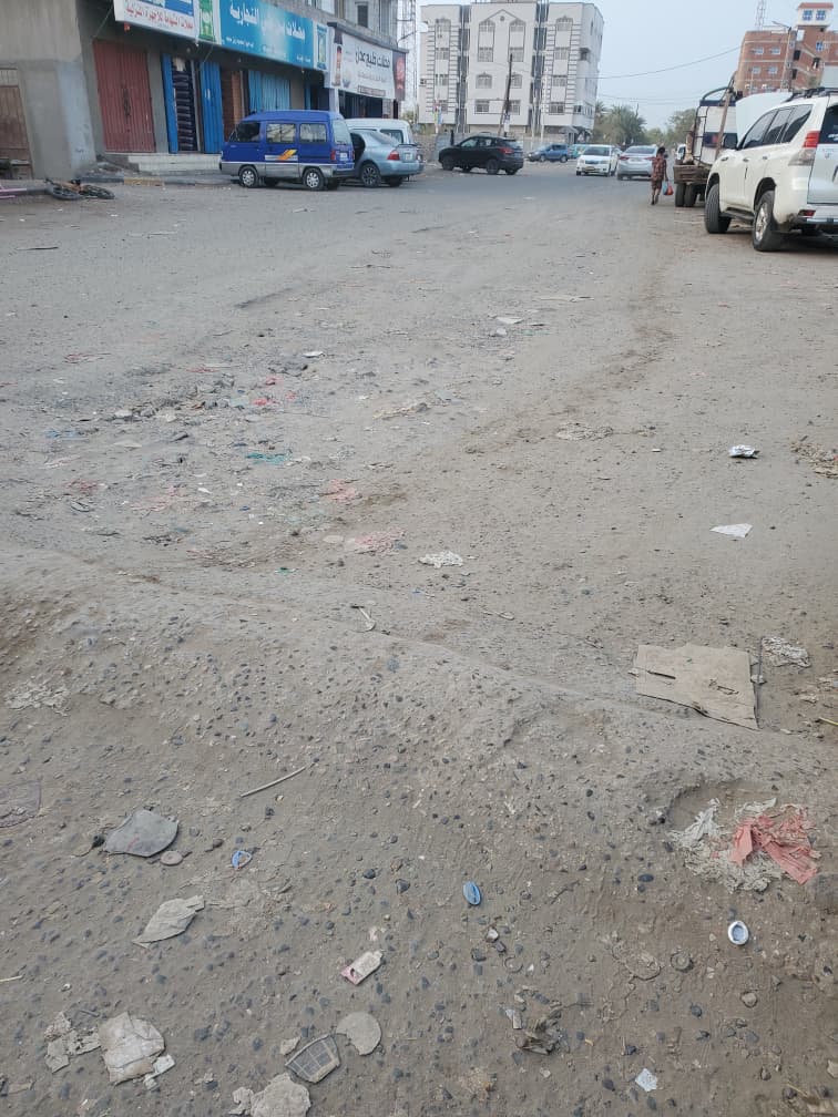 مشاريع طرق تنجز والمواطن دون أدراك يخرب