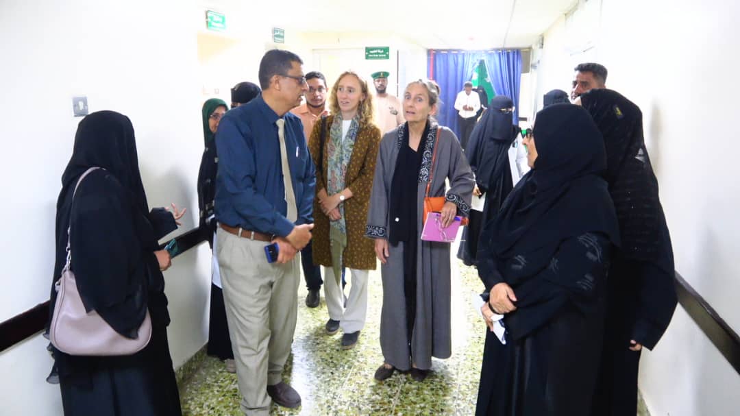 السفيرة الهولندية تتفقد مستشفى ابن خلدون وتبحث دعم القطاع الصحي في لحج