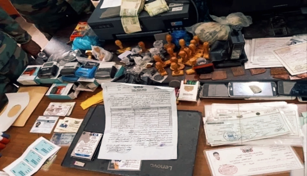 الأجهزة الأمنية في تعز تضبط شبكة متخصصة في تزوير الوثائق الرسمية