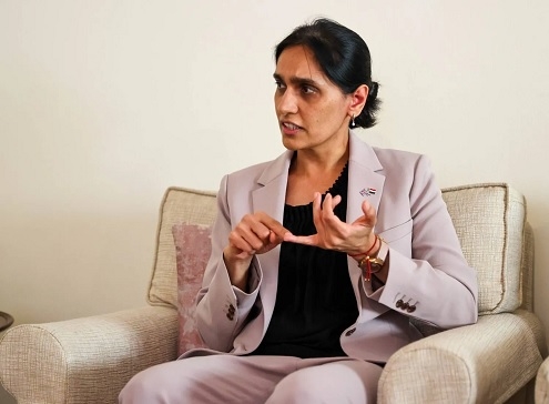 السفيرة البريطانية لدى اليمن : أي انقسامات في قيادة الشرعية تخدم الحوثيين