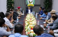 بزيارة مفاجئة للنائب العام ووزير الدفاع لميناء عدن.. توجيهات حاسمة بإنهاء الفوضى في المنطقة الحرة
