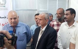 مدير عام صحة عدن يدشن مخيم طبي مجاني للأمراض المزمنة في خورمكسر