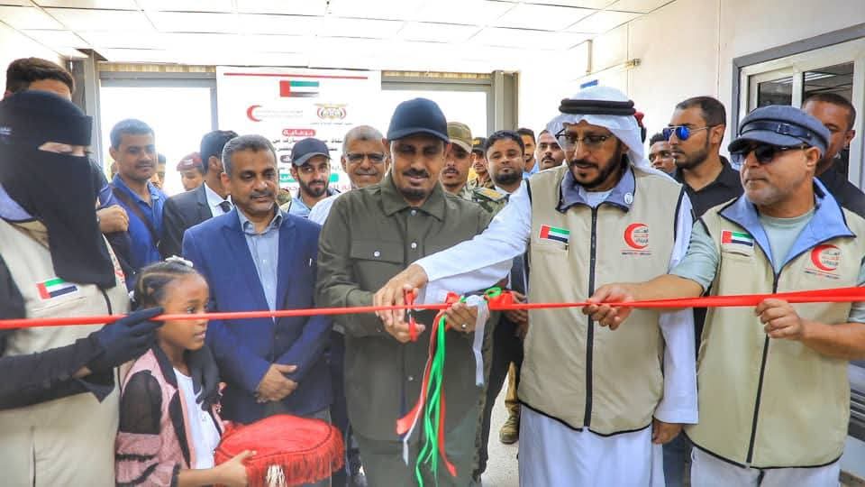 بتمويل إماراتي .. محافظ حضرموت يدشن مشروع 