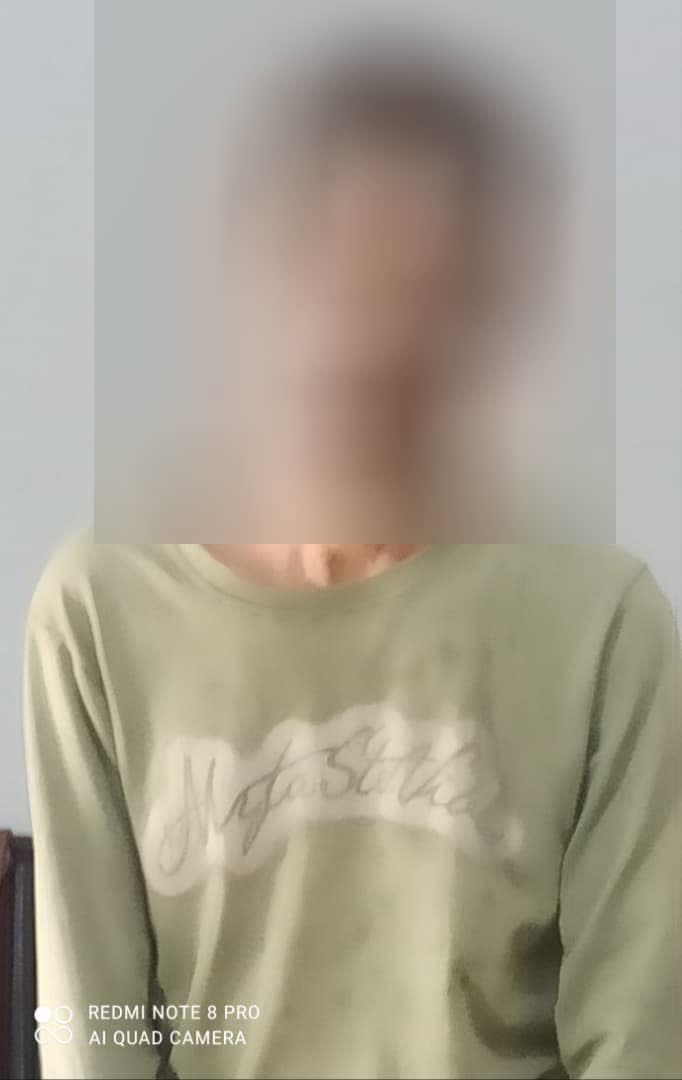 أمن عدن يضبط أحد أخطر سارقي محتويات المركبات متلبساً وبحوزته مسروقات