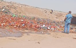 إتلاف ( 15 ) طن من العصائر منتهية الصلاحية في مديرية المنصورة بعدن