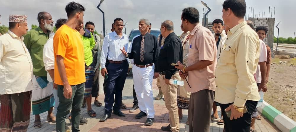 محافظ لحج يتفقد سير العمل في مشروع حديقة لحج الكبرى ويوجه بتسريع التنفيذ