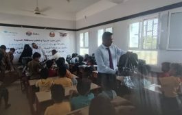 مدير تربية الحديدة يدشن توزيع حقائب للمعلمين والطلاب
