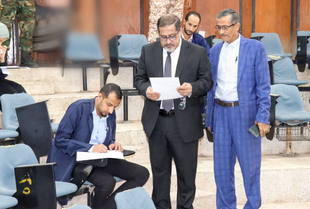 وزير العدل يدشن الامتحانات التحريرية لطلاب السنة الثانية في المعهد العالي للقضاء بعدن