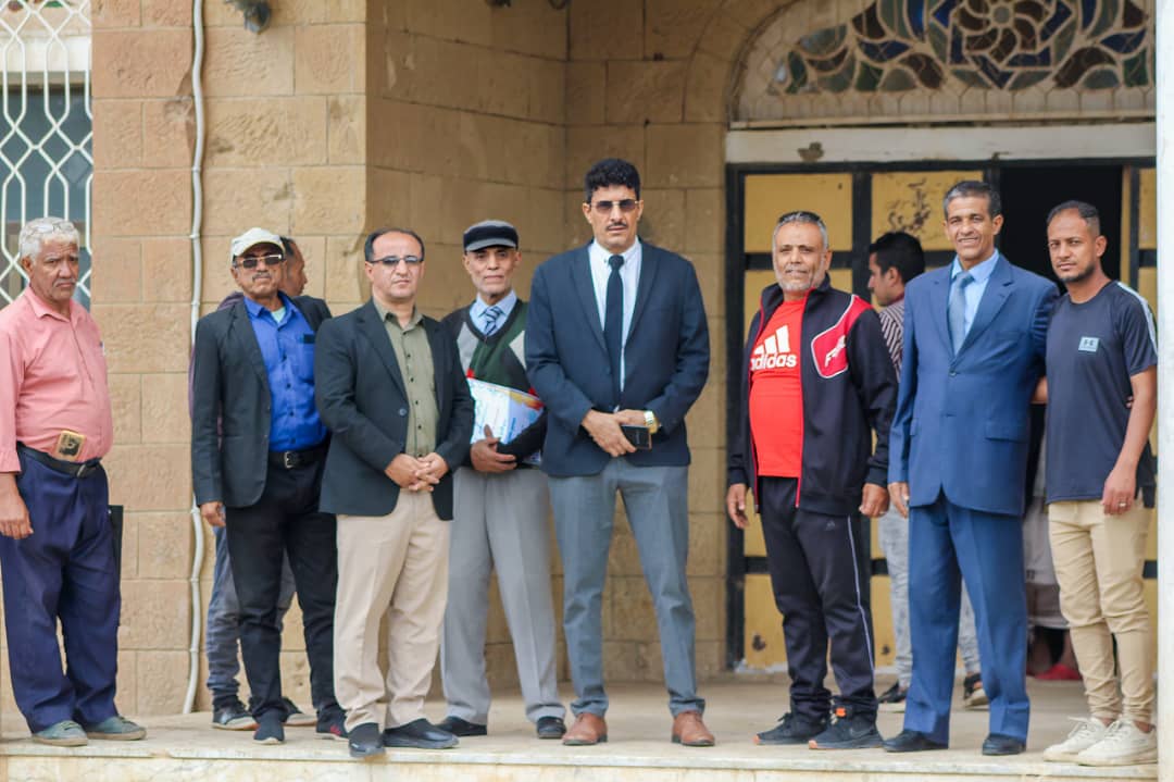 وفد من وزارة الشباب والرياضة يزور أندية مديريتي الشمايتين والمعافر