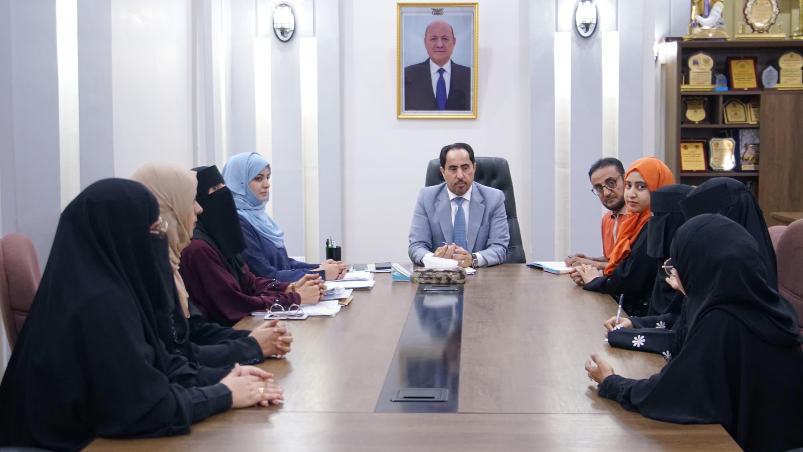 وزير الشباب والرياضة يلتقي بعدد من رائدات الأعمال المبتدئات في عدن