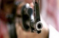 مسلح يقتل زوجتي شقيقيه في لحج