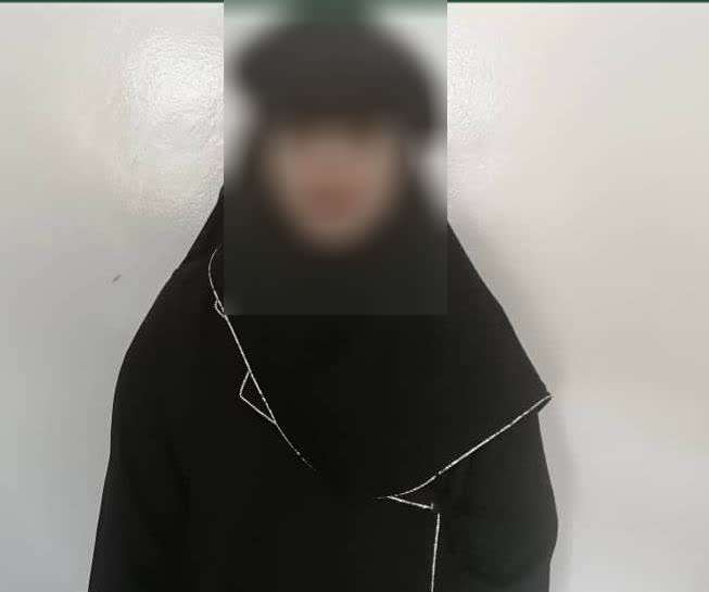 أمن عدن يلقي القبض على امرأة متهمة بسرقة مجوهرات الطالبات بالمدارس الأهلية