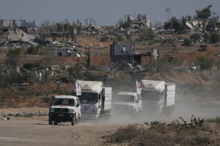 الصليب الأحمر يسلم جثامين 30 أسيرا فلسطينيا