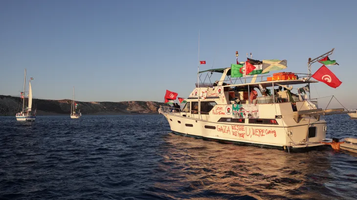 أسطول الصمود المتجه إلى غزة يتعرض لمناورات إسرائيلية خطيرة في البحر الأبيض المتوسط