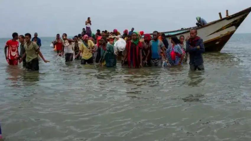 ضبط قارب تهريب يقل 41 مهاجرا أفريقيا في باب المندب
