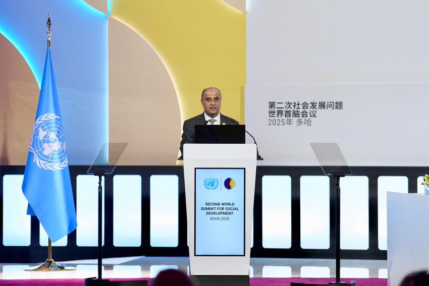 رئيس الوزراء في مؤتمر القمة العالمي للتنمية يؤكد التزام اليمن بمبادئ العدالة الاجتماعية والمساواة