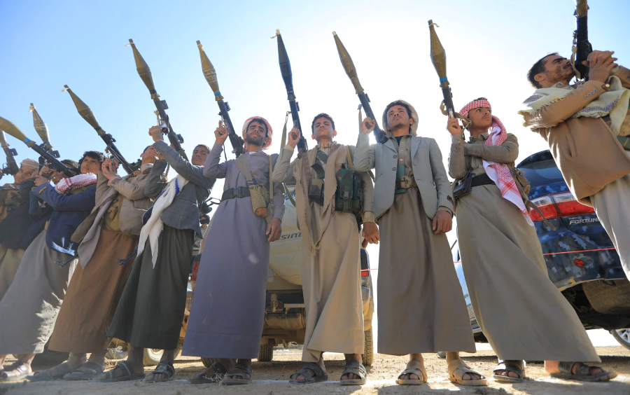 محور المقاومة يتصدع .. مسؤولون إيرانيون: طهران فقدت السيطرة على الحوثيين في اليمن