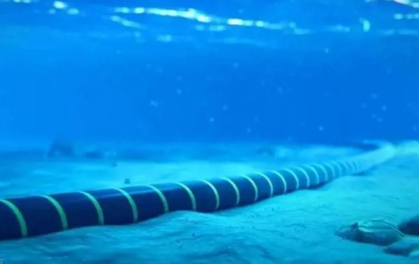 بلومبيرغ: تأخر مد كابلات الإنترنت عبر البحر الأحمر نتيجة التهديدات الأمنية والتوترات السياسية