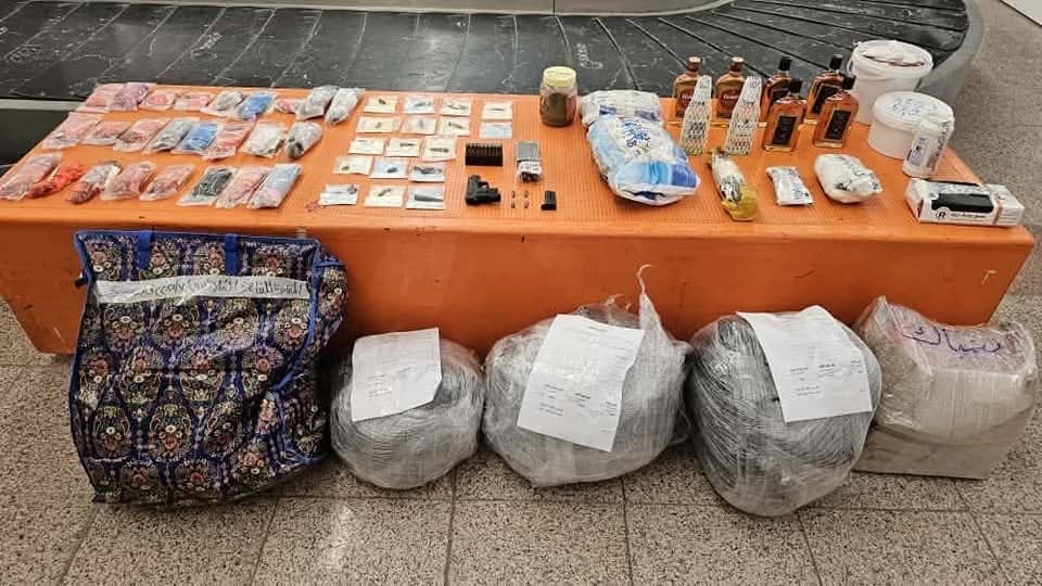 أمن مطار سيئون يحبط محاولات تهريب ويضبط مطلوبين جنائيين خلال النصف الأخير من 2025