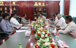 محافظ المهرة يلتقي شباب 