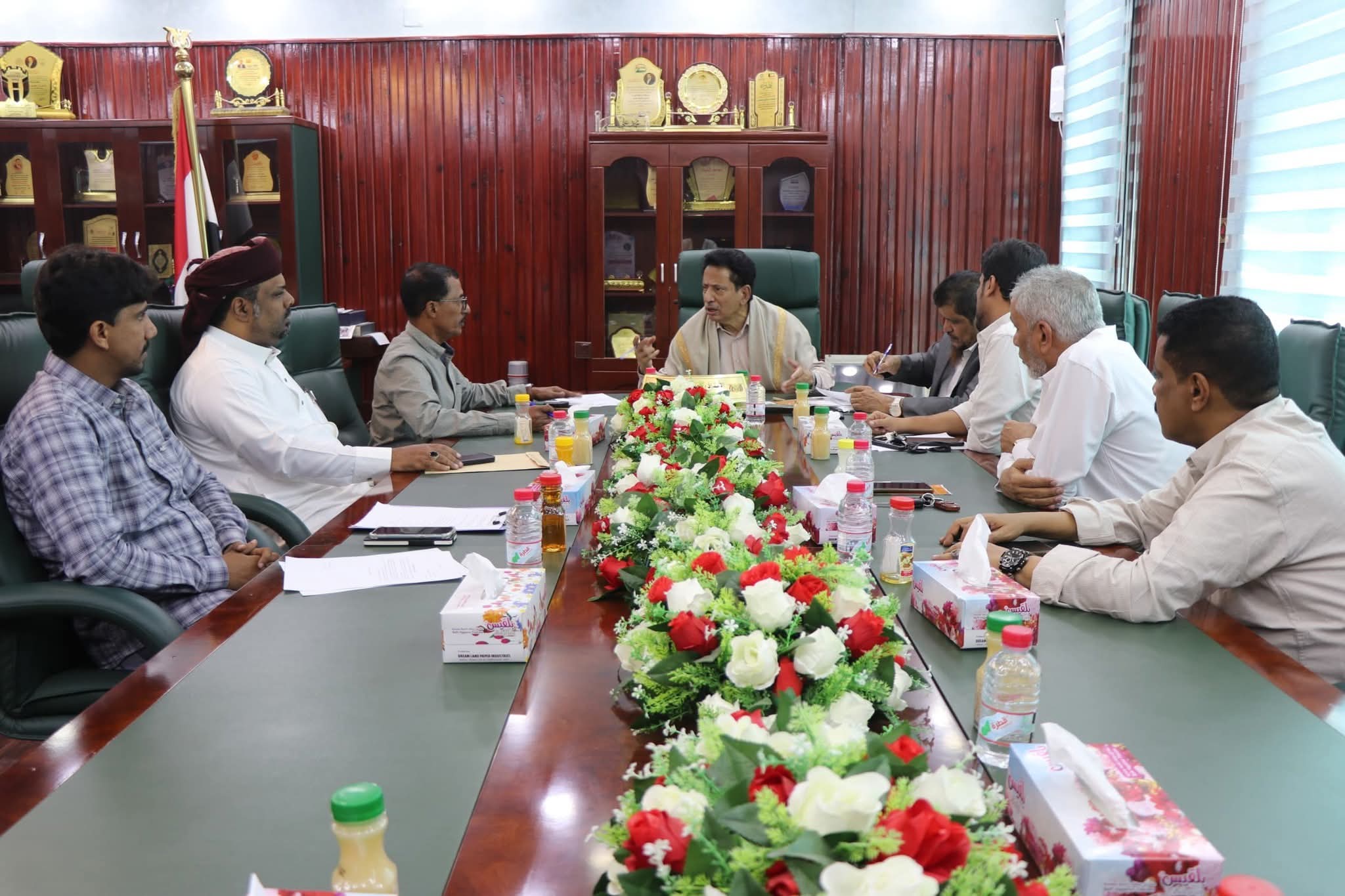 محافظ المهرة يلتقي شباب 