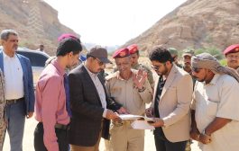 السلطة المحلية وقيادة المنطقة العسكرية الثانية تطلعان على مخطط أراضي شهداء حضرموت بالغليلة