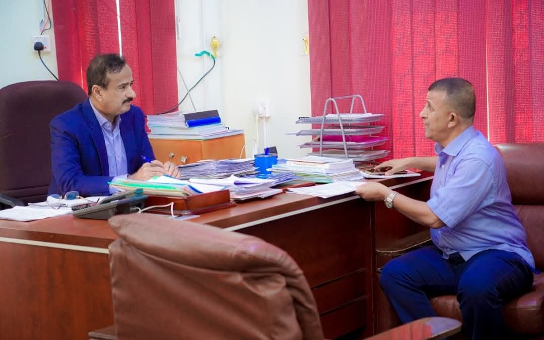 المحافظ بن الوزير يوجّه بصرف مخصصات الأندية الرياضية ويرحب باستضافة بطولة قنا الدولية للشطرنج بشبوة