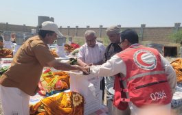 توزيع مساعدات إيوائية وغير غذائية لـ200 اسرة متضررة في حيس