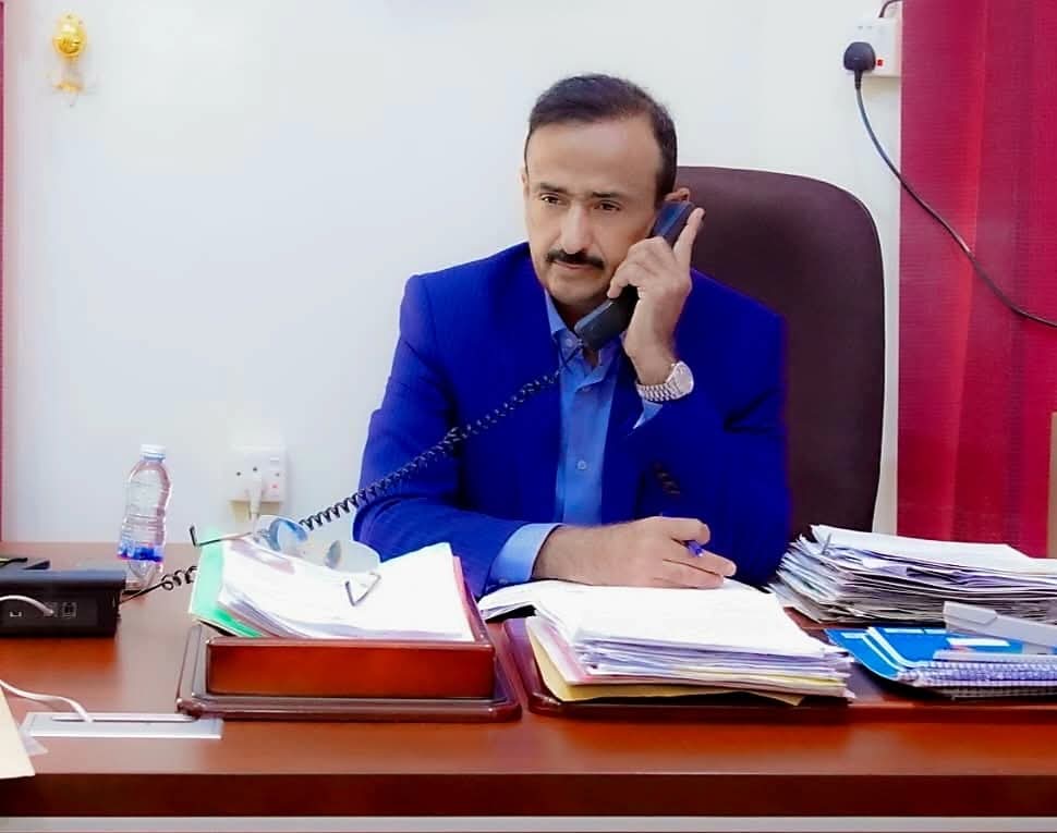 محافظ شبوة يتوصل إلى اتفاق مع اللجنة العمالية بحقل العقلة لتزويد كهرباء عدن بالنفط الخام