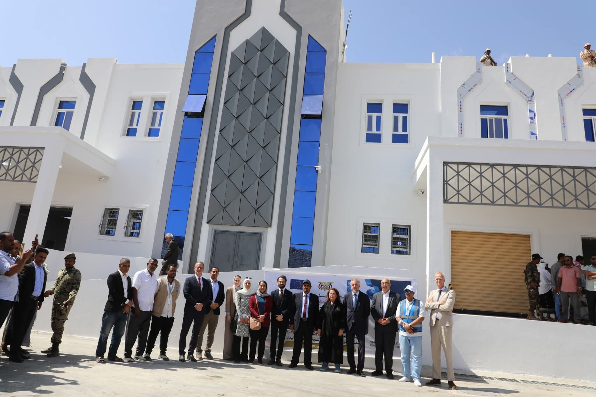 محافظ حضرموت وسفير الاتحاد الأوروبي يفتتحان مركز الصادرات السمكية بالمحافظة