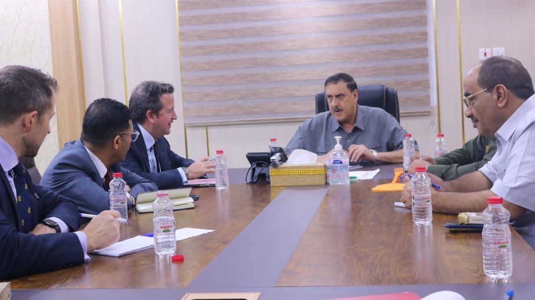 مدير أمن عدن يبحث مع وفداً بريطانياً أوضاع المهاجرين الأفارقة