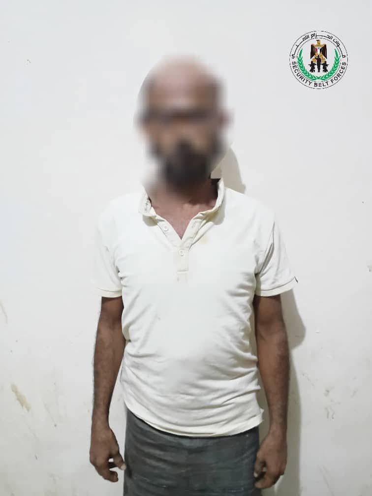 حزام أبين يلقي القبض على أحد مروّجي المخدرات