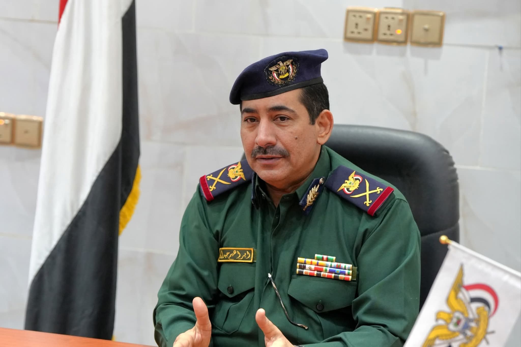 وزير الداخلية يوجه بمتابعة والقبض على المجرمين الذين استهدفوا محافظ تعز وقائد محور طور الباحة 