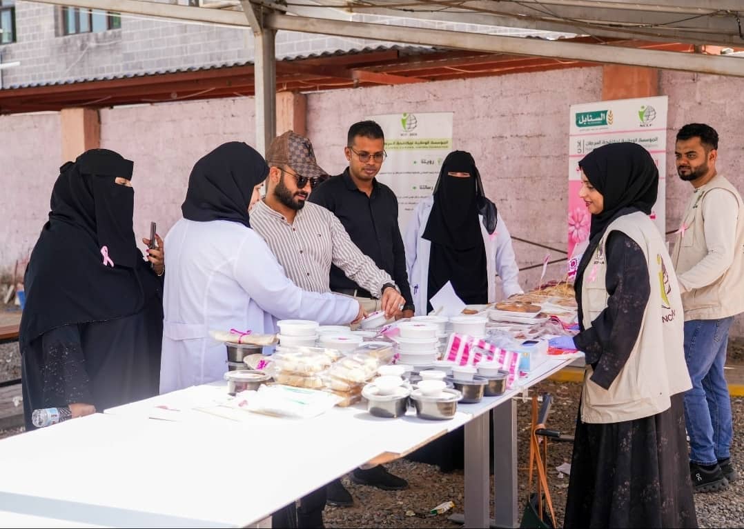 ركن توعوي وطبق خيري لدعم مريضات سرطان الثدي في مركز الطوارئ التوليدية بصيرة