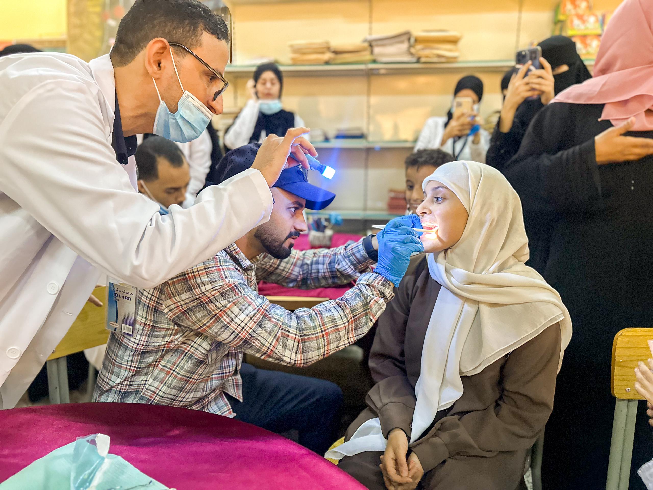 مبادرة تنفذ حملة طبية تطوعية لفحص وعلاج أطفال من فئة الصم والبكم في عدن