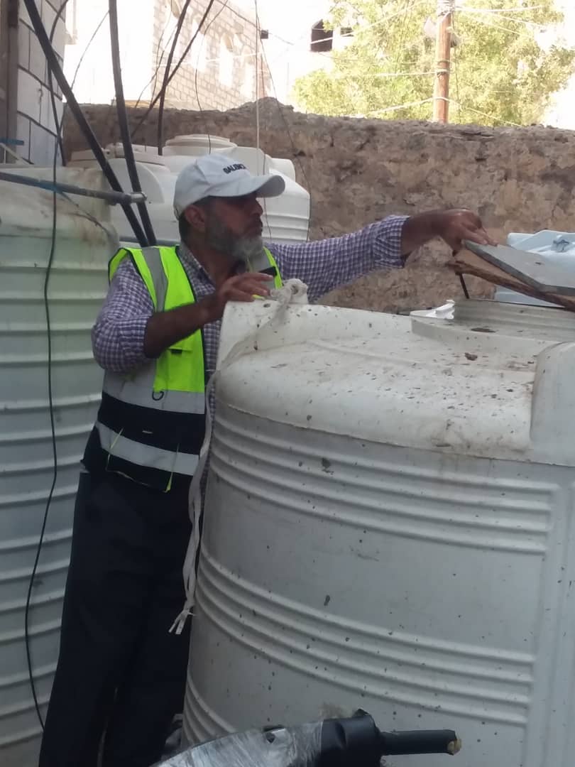 مدير صحة البيئة بصيرة يدعو المواطنين لإغلاق خزانات المياه والحد من تسربها