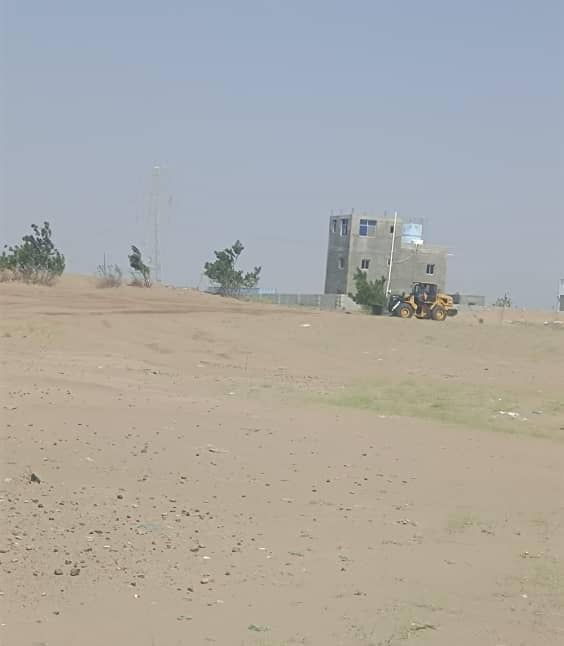 بدعم من محافظ لحج والسلطة المحلية بتبن ، نادي الحسيني الرياضي الثقافي يبدأ العمل في أرضية ملعبه الجديد