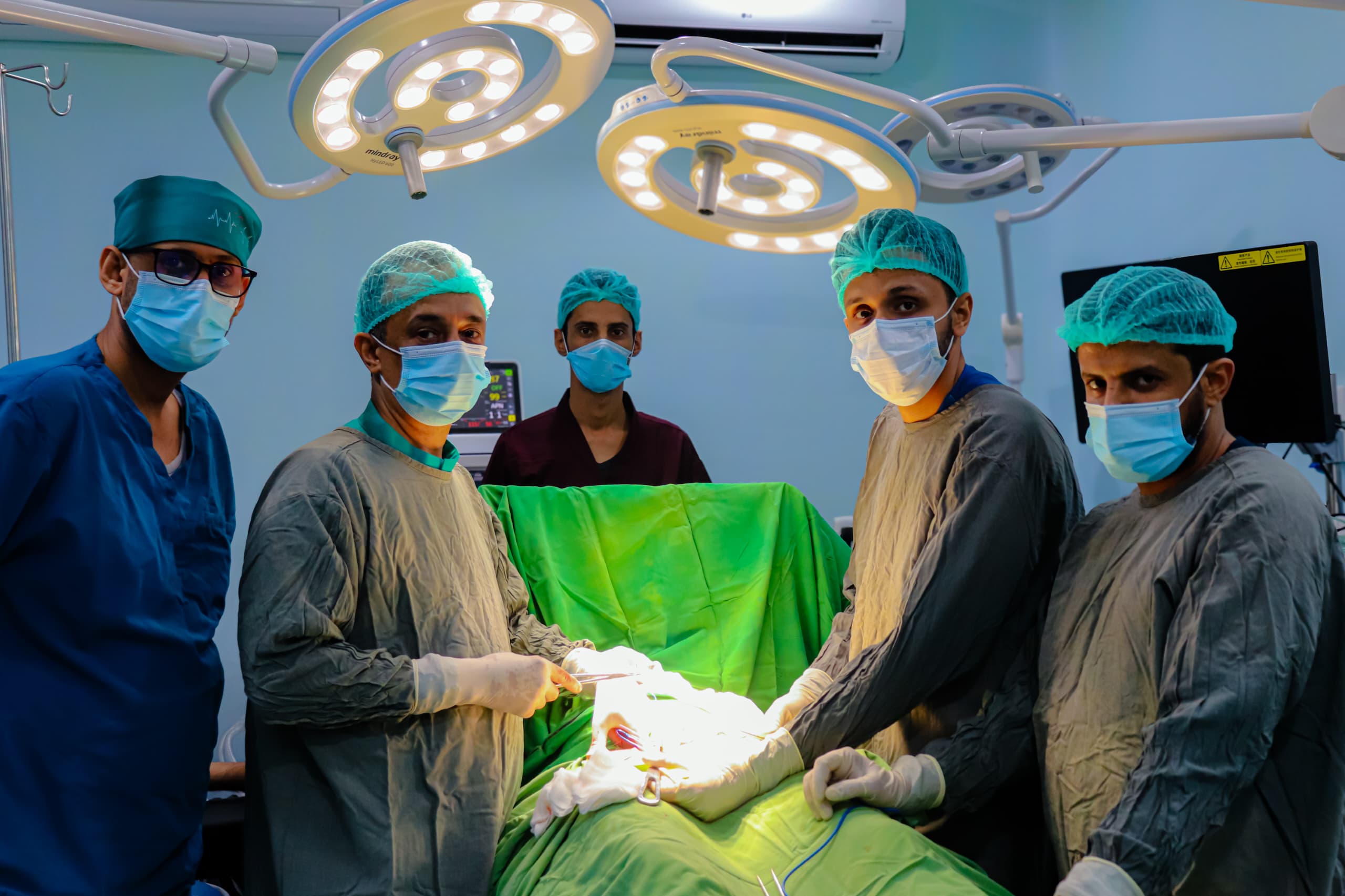 بدء العمليات الجراحية في المخيم الجراحي الثالث المجاني بمستشفى عدن التعاوني الخيري