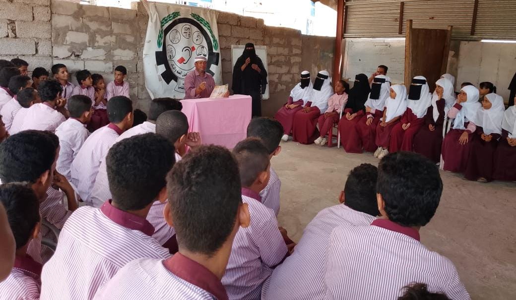 جلسة صحية توعوية بمخاطر وباء الكوليرا لطلاب الصم والعاملين بجمعية الصم والبكم بلحج