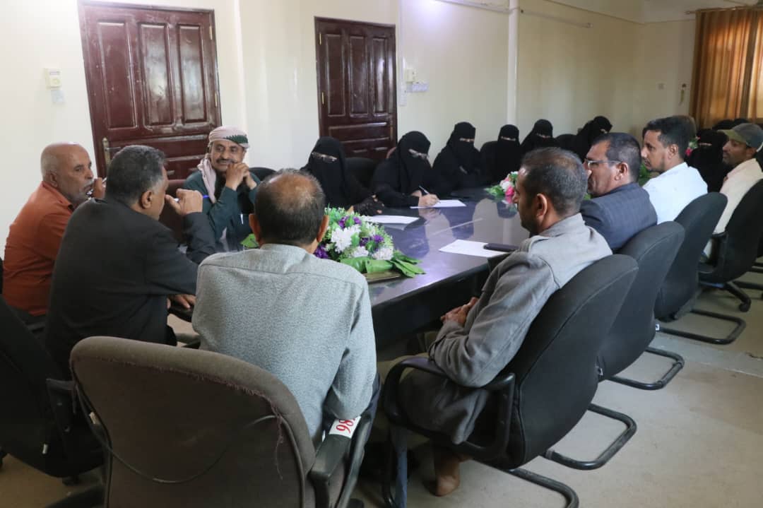 مدير الشؤون الاجتماعية والعمل بالضالع يناقش مع إدارة مركز المعاقين تحديات العمل وسبل معالجتها