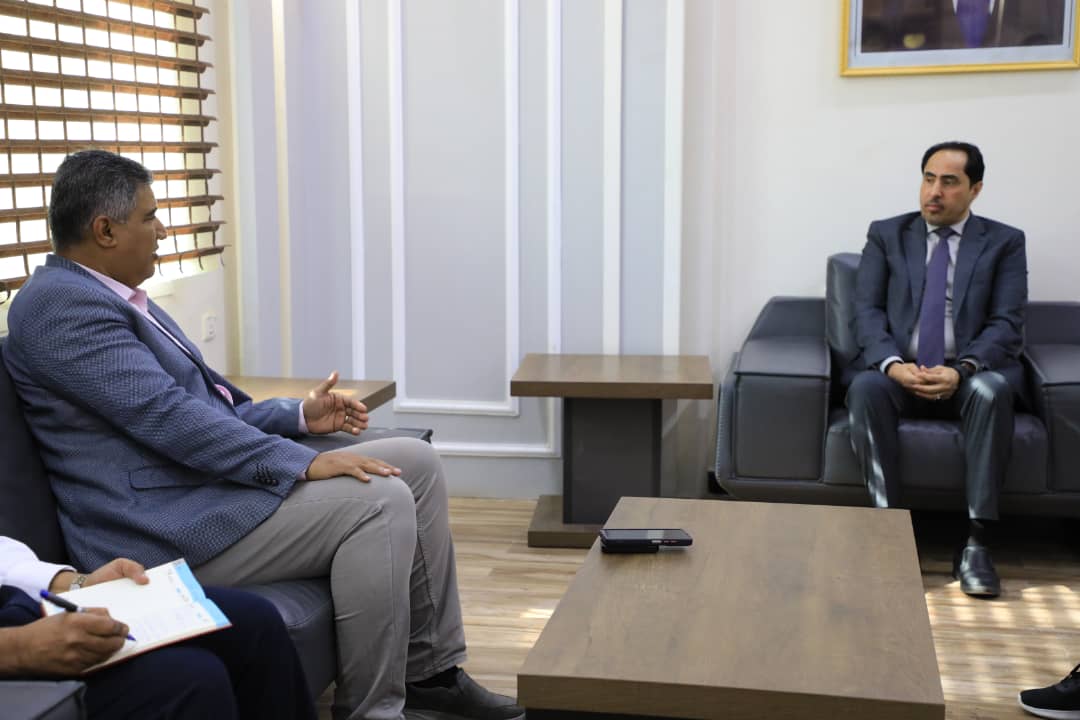 الوزير البكري يلتقي رئيس نادي الشعلة ويؤكد على دعم خطط النادي