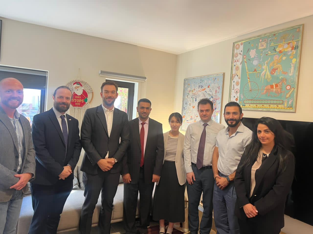 العمدة يبحث مع رؤساء الأقسام السياسية في عدد من السفارات أوضاع حقوق الإنسان في اليمن