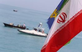 السفير البريطاني السابق في اليمن: حان وقت إغراق زوارق الحرس الثوري الإيراني