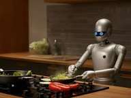 شركة صينية تكشف عن روبوت شبيه بالإنسان يؤدي وظائف منزلية