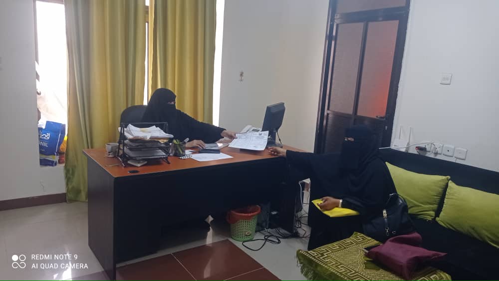 رئيسة جمعية ذوي الاحتياجات الخاصة بالمسيمير تزور مؤسسة الحق في الحياة لأطفال الشلل الدماغي بعدن